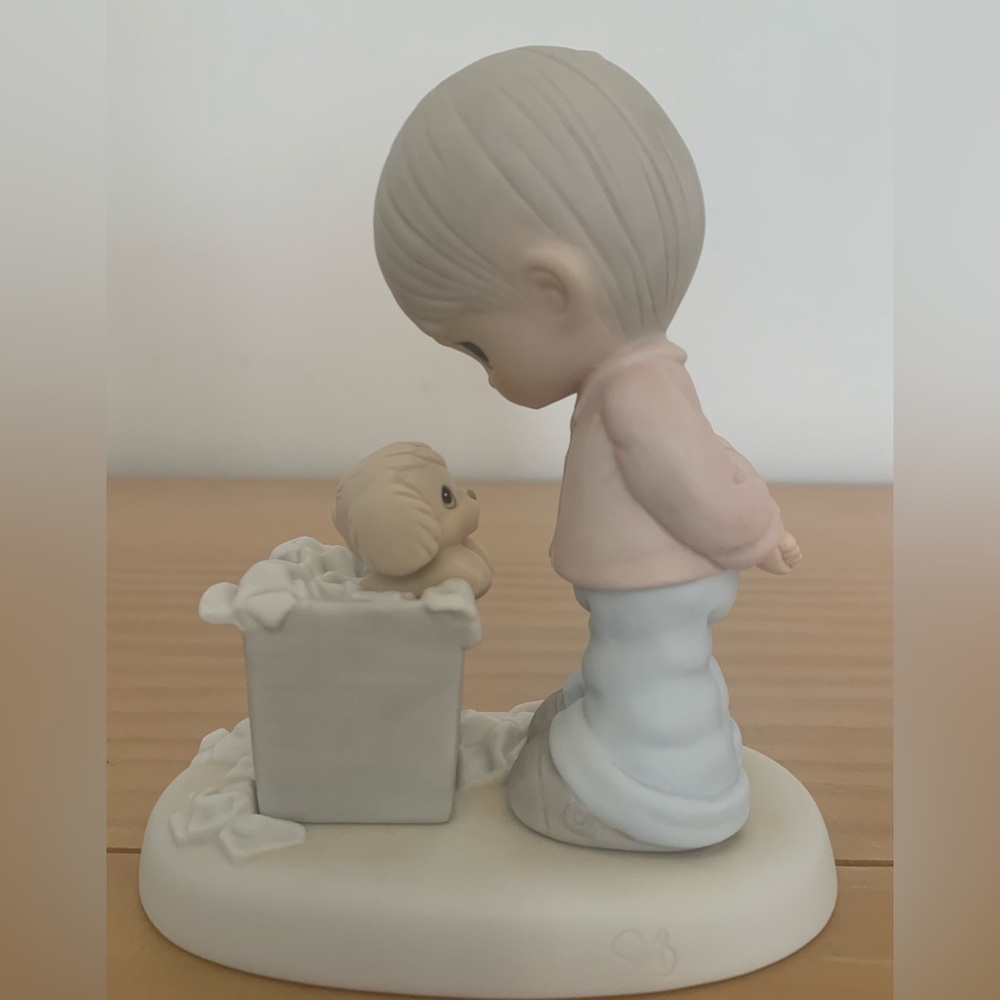Precious Moments 
You Just Can’t Chuck A Good Friendship 
PM-882
Enesco - Picture 2 of 8